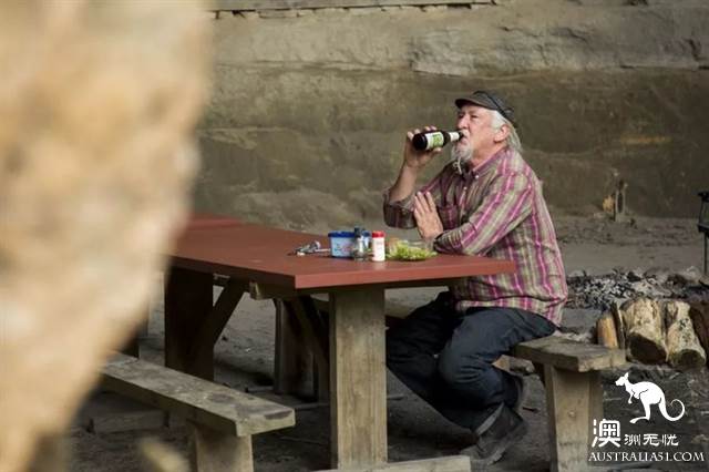 There is a cave shelter in Sydney, Australia, which is full of 10 months a yea