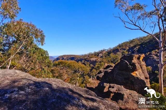 There is a cave shelter in Sydney, Australia, which is full of 10 months a yea