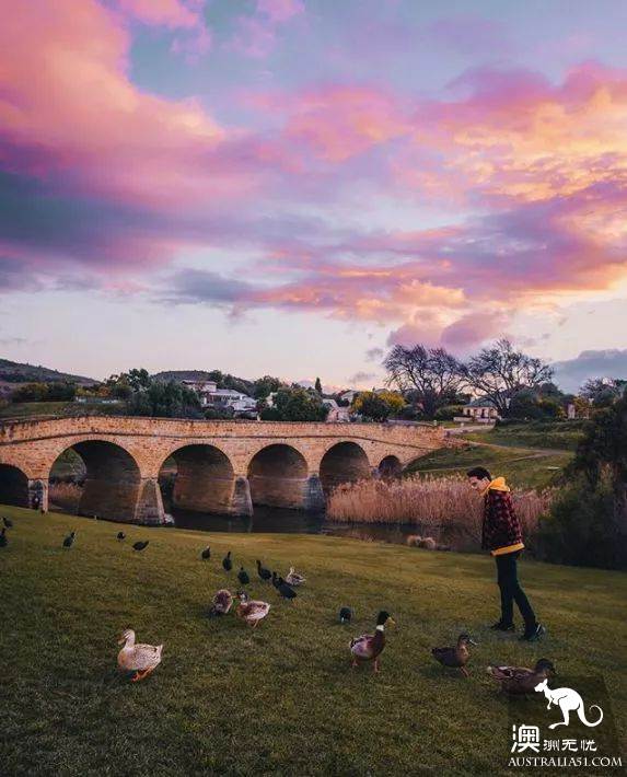 Australia's 6 most beautiful 'road travel' routes, let you play as you walk