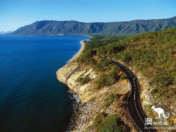 Australia's 6 most beautiful 'road travel' routes, let you play as you walk