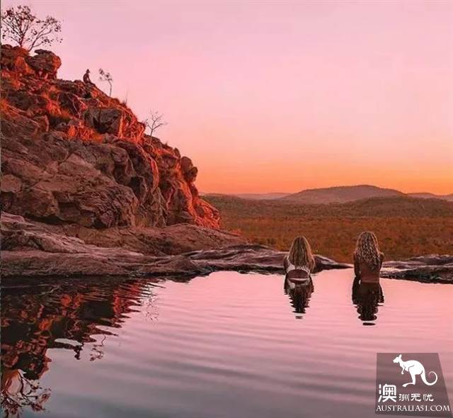 Australia's 6 most beautiful 'road travel' routes, let you play as you walk