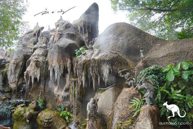 The strangest attractions of Thai temples, mixing the eight immortals with ninja tortoises, are messy for Chinese tourists