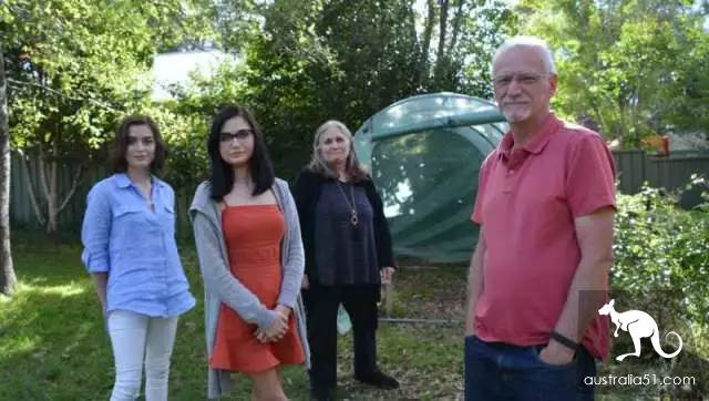 Australian father was arrested for growing marijuana to feed his daughter in the backyard. Millions of netizens asked for a lighter sentence. He was in order to treat the disease.