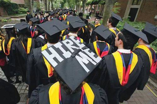 Chinese parents send their daughters to Australia to study and sell luxury homes at a low price in seven hundred thousand! Now, graduate home monthly salary 1300, but the house is sky-high.