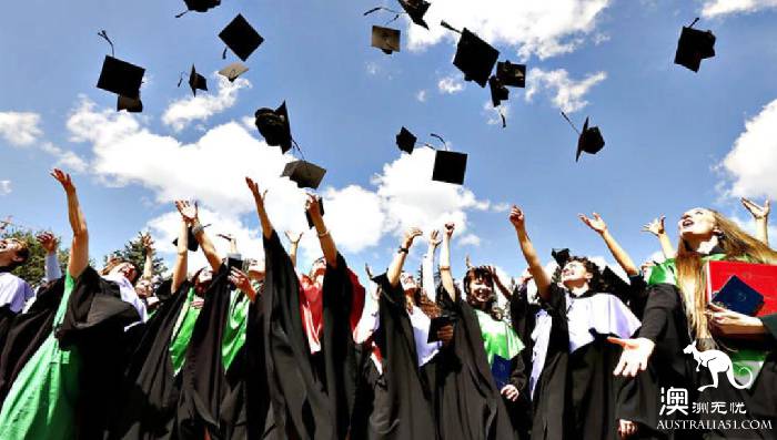 Chinese parents send their daughters to Australia to study and sell luxury homes at a low price in seven hundred thousand! Now, graduate home monthly salary 1300, but the house is sky-high.