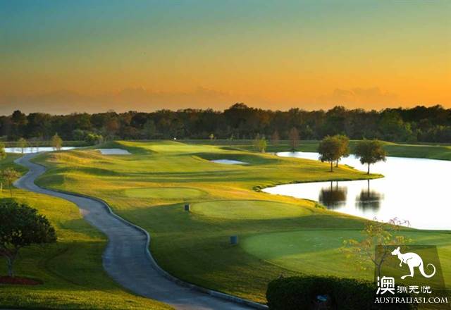The golden coast, which is suitable for both old and young, so that it will be fun to play.