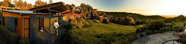 The golden coast, which is suitable for both old and young, so that it will be fun to play.