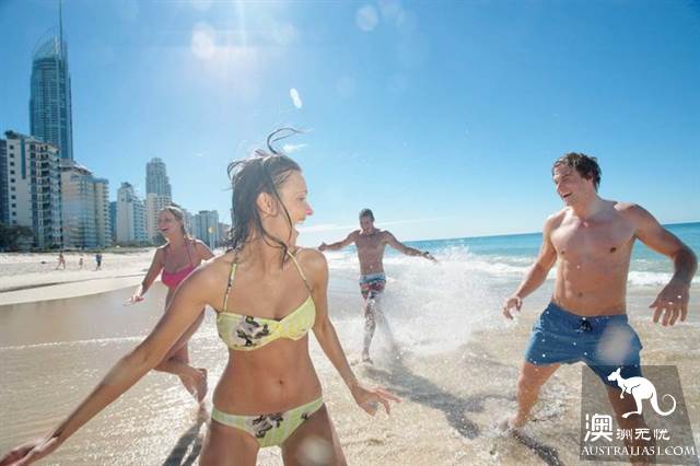 The golden coast, which is suitable for both old and young, so that it will be fun to play.