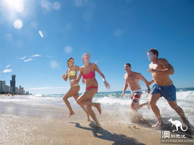 The golden coast, which is suitable for both old and young, so that it will be fun to play.