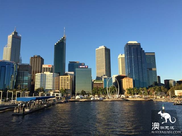 Take the free Perth bus, play around Perth downtown and surrounding