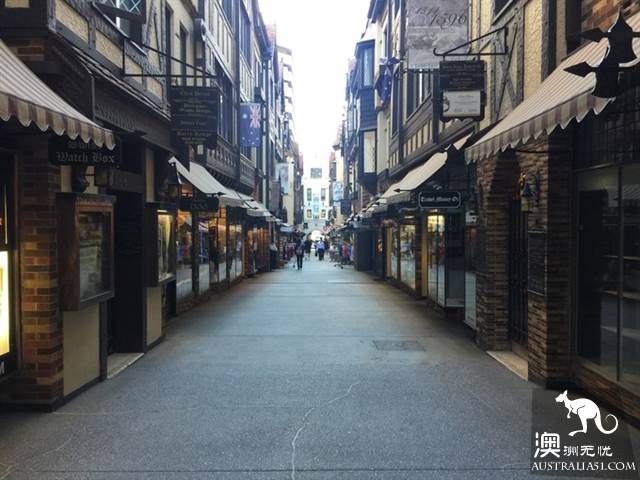 Take the free Perth bus, play around Perth downtown and surrounding