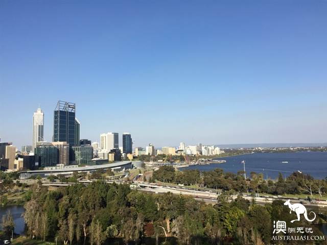 Take the free Perth bus, play around Perth downtown and surrounding