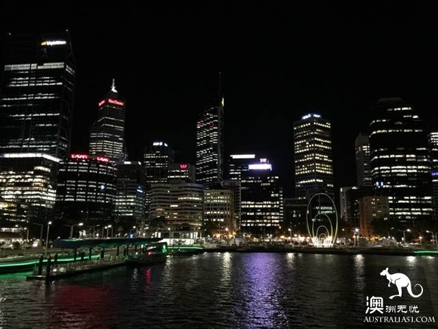 Take the free Perth bus, play around Perth downtown and surrounding