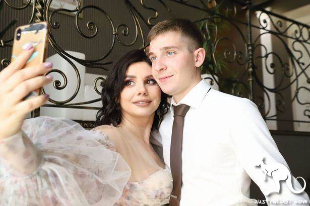 It's a mess! A 35-year-old female Internet celebrity and a 15-year-old stepchild registered marry, netizens do not want to bless