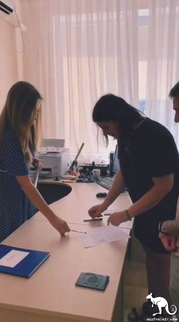 It's a mess! A 35-year-old female Internet celebrity and a 15-year-old stepchild registered marry, netizens do not want to bless