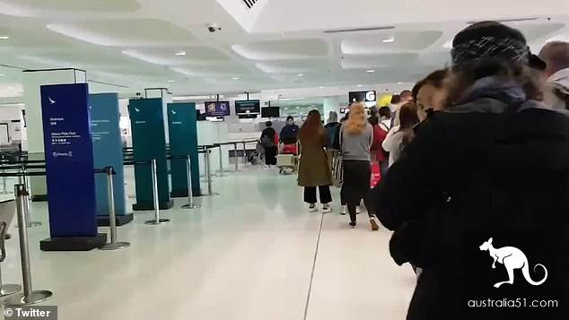 There are security check failures at multiple airports in Australia, and thousands of passengers may not be allowed to move forward and backward.