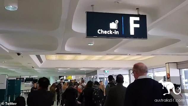 There are security check failures at multiple airports in Australia, and thousands of passengers may not be allowed to move forward and backward.
