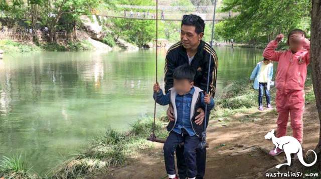 A widow of a Chinese diner car accident, Sydney is desperate for a funeral