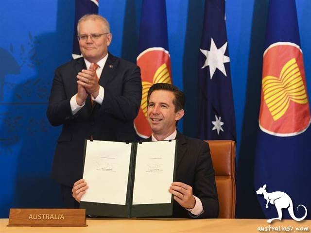 Australia hopes to ease relationship with China by signing regional trade agreements