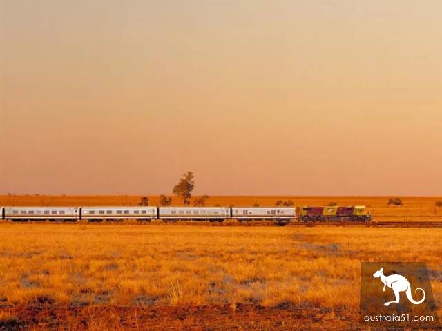 Little train, swinging melody ~ these cute tin guys, destination is rugged central Kunzhou