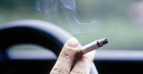 Look out for the old Australian driver! If you throw cigarette butts by car, you will be fined a lot of money.