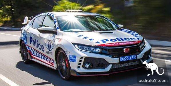 Look out for the old Australian driver! If you throw cigarette butts by car, you will be fined a lot of money.
