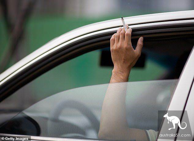 Look out for the old Australian driver! If you throw cigarette butts by car, you will be fined a lot of money.