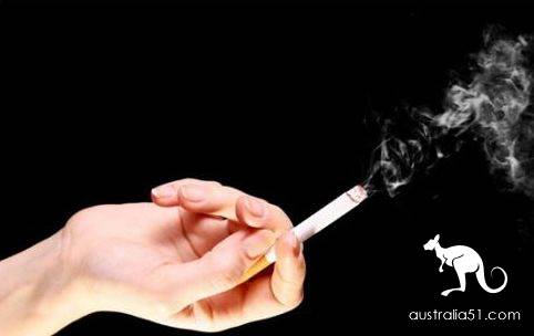Look out for the old Australian driver! If you throw cigarette butts by car, you will be fined a lot of money.