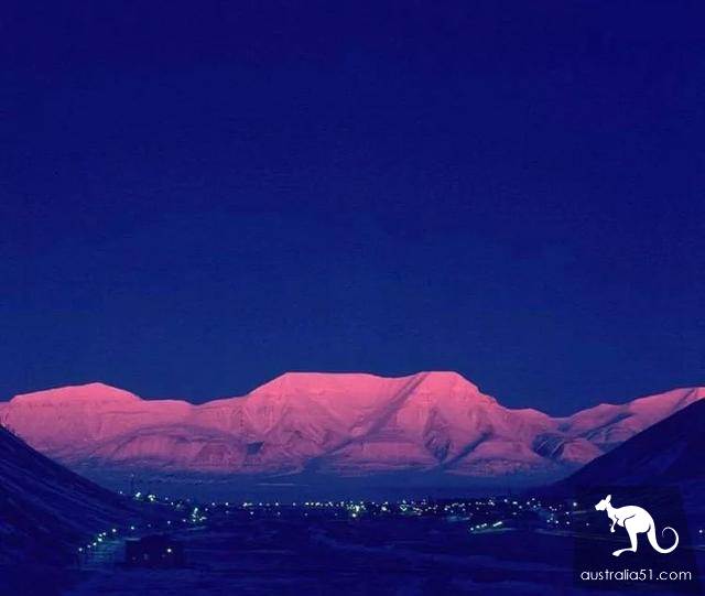 And the only city in the world that forbids death! Beautiful to suffocate, exempt from China 100 years, but few people know