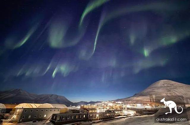 And the only city in the world that forbids death! Beautiful to suffocate, exempt from China 100 years, but few people know