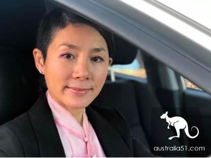 What's the use of sending immigrants to the country? Hua can't find a job and has to open an Uber.