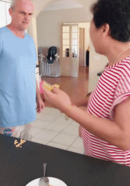 'expensive and bad food!' Chinese aunt diss Australian Kindergarten, she was all right! The 'dirty' kindergarten, so that all the children are 'wild' to fly up