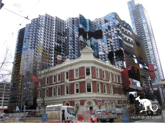 Just now, the RMIT building was blocked by a lot of police! Death, it's terrible! The surrounding roads are closed, the course is cancelled, and the students evacuate.