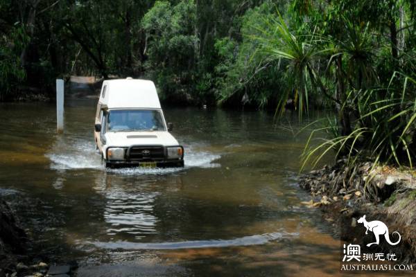 A Survival Guide for Australia's Inland RV self-driving Expedition