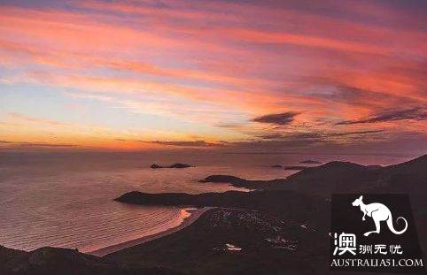 The fire in Wilsons Prom is out of control at Victoria's famous scenic spot! 3000 tourists are evacuating urgently! International Labour Day is not open during the holiday.