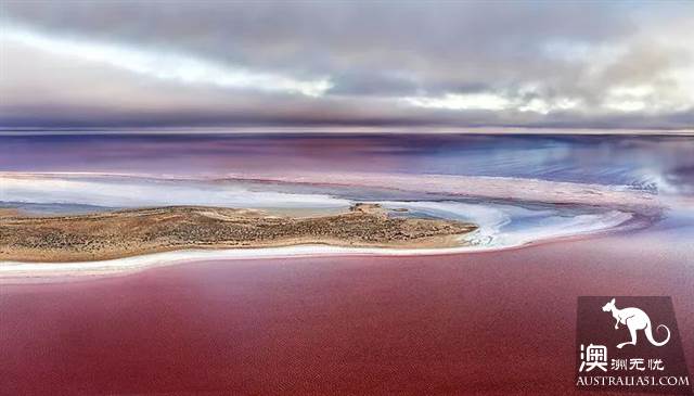 Cry! South Australia actually has a 'watermelon avenue'? Lake McDonnell, full of teenage Ins!