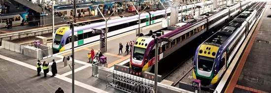 You can travel without driving yourself. What's the experience of Melbourne's V/Line train trip?