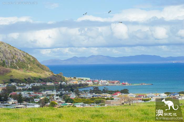 Stanley, a small town on the west coast of Tasmania, has huge stones as stunning as Uluru.