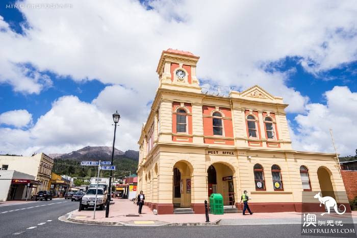 Stanley, a small town on the west coast of Tasmania, has huge stones as stunning as Uluru.