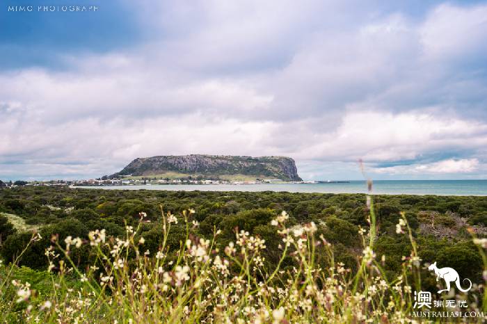 Stanley, a small town on the west coast of Tasmania, has huge stones as stunning as Uluru.