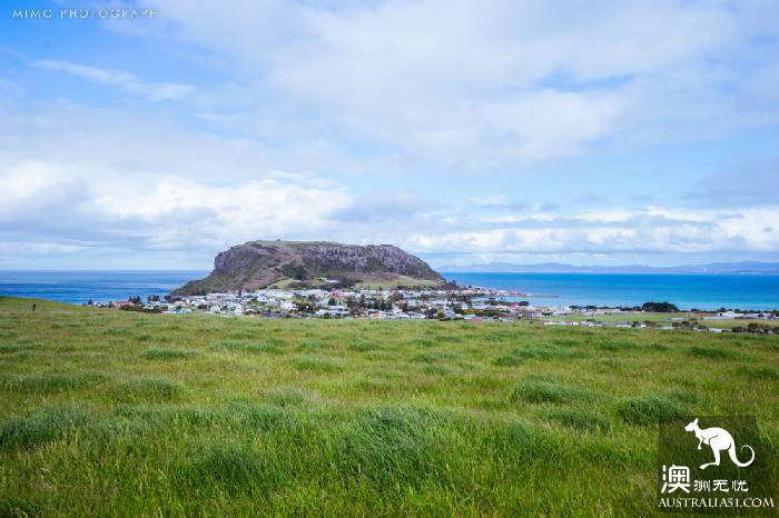 Stanley, a small town on the west coast of Tasmania, has huge stones as stunning as Uluru.