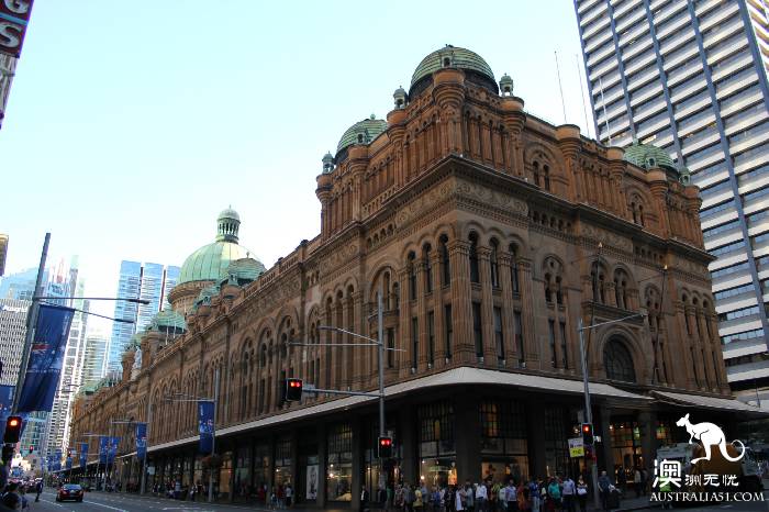 You can walk around Sydney! Classic hiking is open