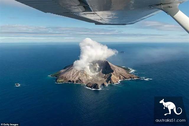 The travel company risked his death and landed on the island? Police: there is no sign of life on the island, and all the missing may have been killed! Enclosed is a list of missing Chinese tourists!