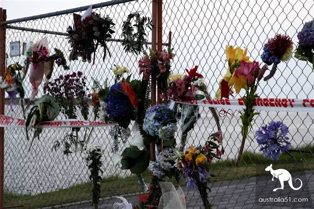 The travel company risked his death and landed on the island? Police: there is no sign of life on the island, and all the missing may have been killed! Enclosed is a list of missing Chinese tourists!