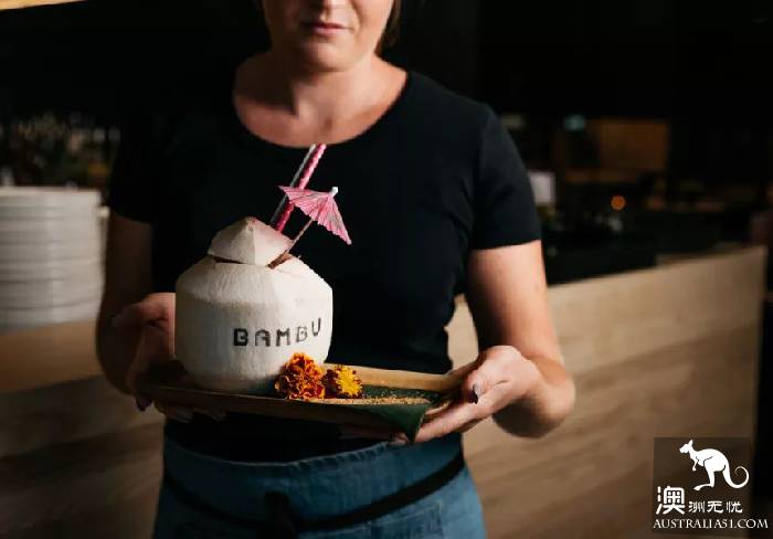 South Melbourne Market, summer night market starts again! Seafood foodie's favorite art bazaa