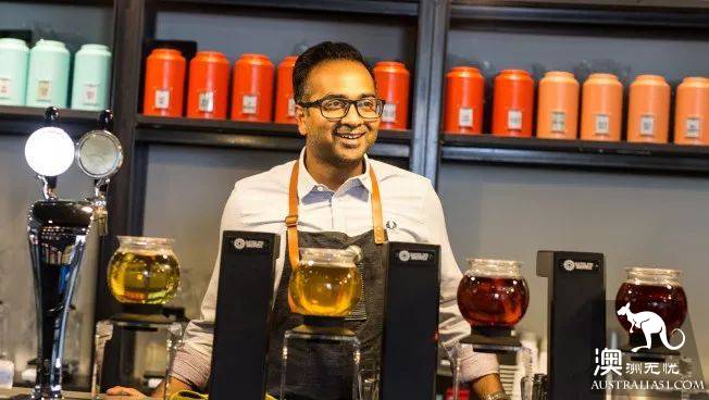 South Melbourne Market, summer night market starts again! Seafood foodie's favorite art bazaa