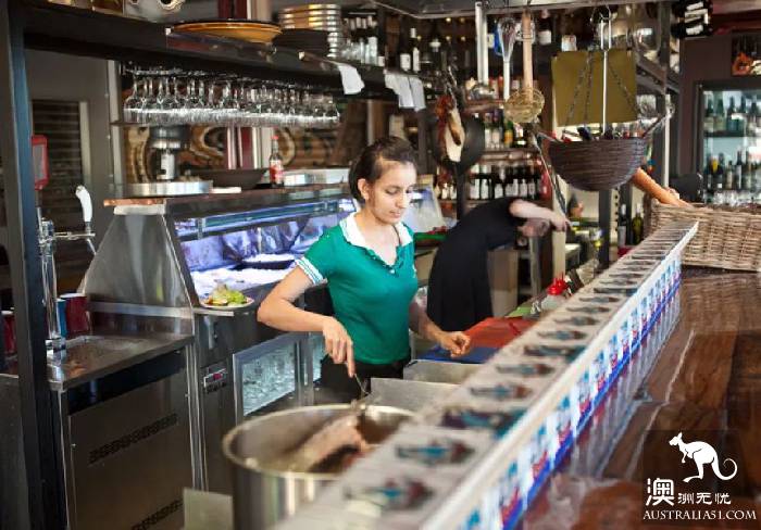 South Melbourne Market, summer night market starts again! Seafood foodie's favorite art bazaa