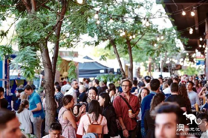 South Melbourne Market, summer night market starts again! Seafood foodie's favorite art bazaa