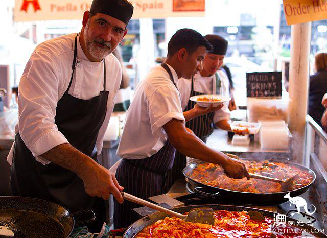 South Melbourne Market, summer night market starts again! Seafood foodie's favorite art bazaa