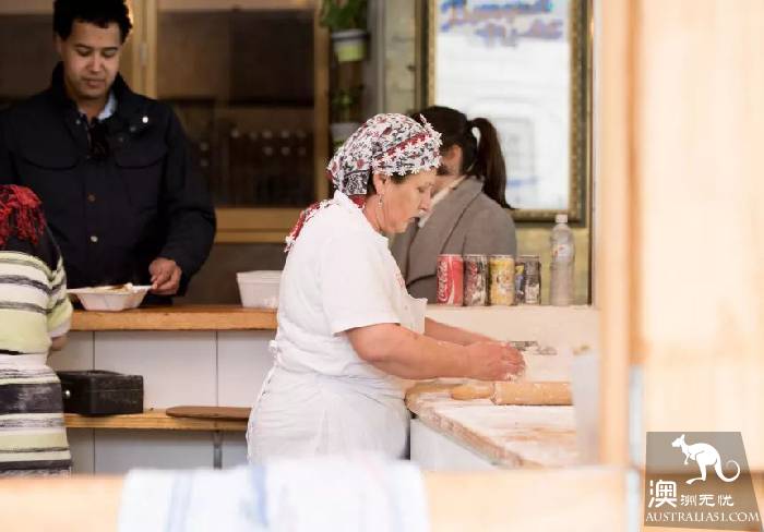 South Melbourne Market, summer night market starts again! Seafood foodie's favorite art bazaa
